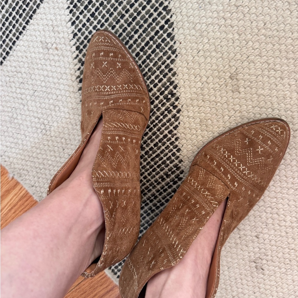 Amuse Society Tan Embroidered Suede Slip-On Loafers